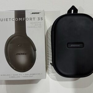 Bose QuietComfort 35 Two Headphones 
with One Case - Black